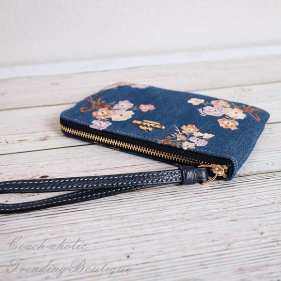 NWT Coach Corner Zip Wristlet with Floral Print - Picture 3 of 8